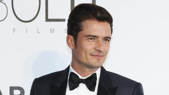 Pillan a Orlando Bloom desnudo al lado de Katy Perry practicando paddle surf