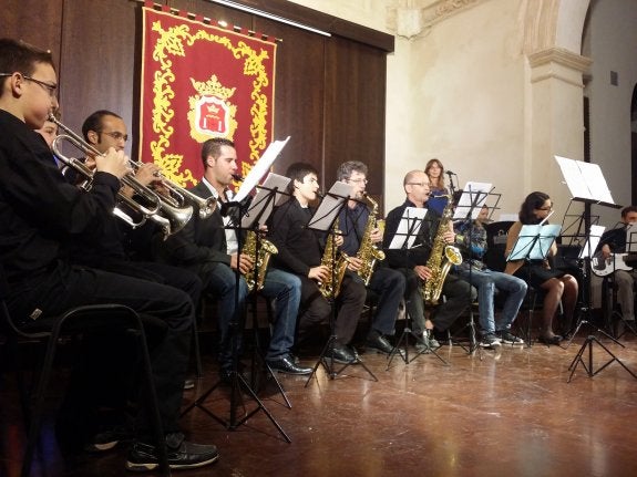 La Big Band saca jugo al swing y el jazz en el seno de la Escuela Municipal Música de Ronda
