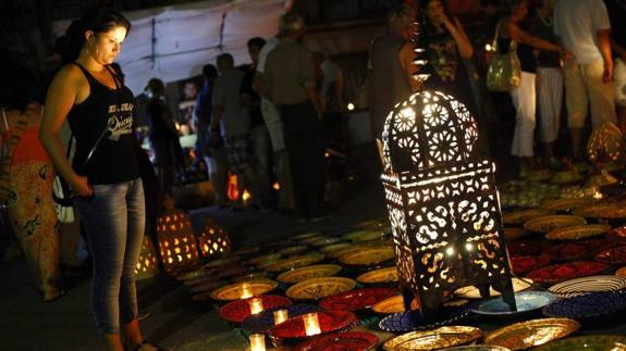 Más de 25.000 velas iluminarán Guaro en su vigésimo Festival de la Luna Mora