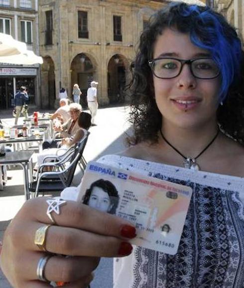 Luz Cuesta Mogollón, la chica con el nombre más raro de España, opina sobre el bebé Lobo