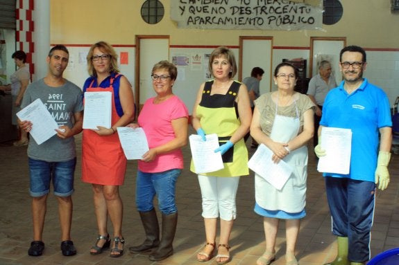 Comerciantes del mercado de abastos, en pie de guerra contra el proyecto para su traslado