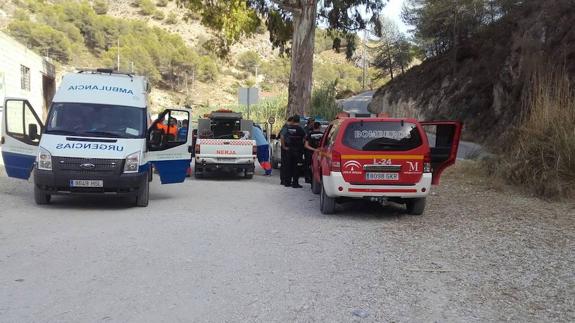 Rescatan a un excursionista con una fractura de clavícula en la ruta de Los Cahorros del río Chíllar de Nerja