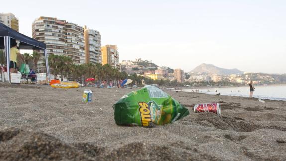 Los comportamientos incívicos en las playas de la provincia de Málaga se libran de las multas