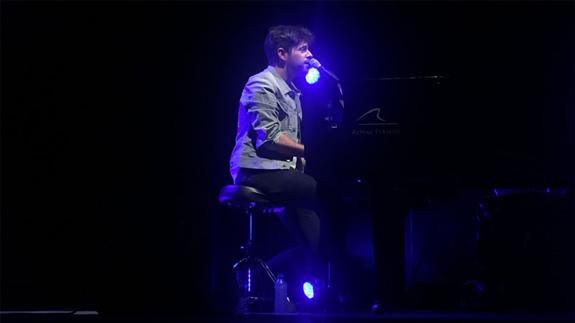 El piano, la voz y las velas