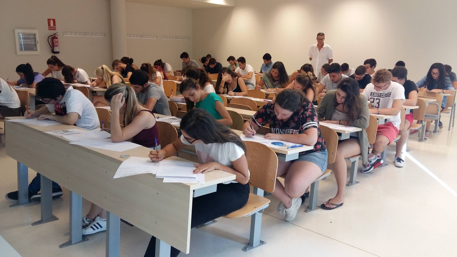 Más de 1.700 que suspendieron en junio se aferran a su segunda oportunidad en Málaga