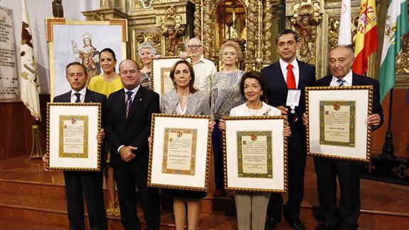 El Ayuntamiento de Antequera premia la labor de los hermanos Viera, que descubrieron dos de los dólmenes