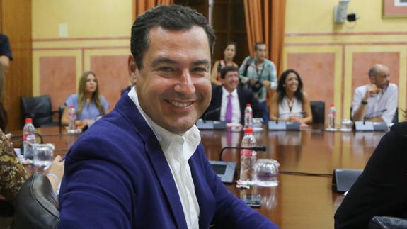 Juanma Moreno acusa a Díaz de «tomarle el pelo a los andaluces» con su defensa de Chaves y Griñán