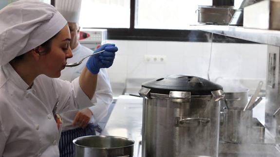 El curso en La Cónsula y La Fonda comienza hoy pendientes de abrir los restaurantes