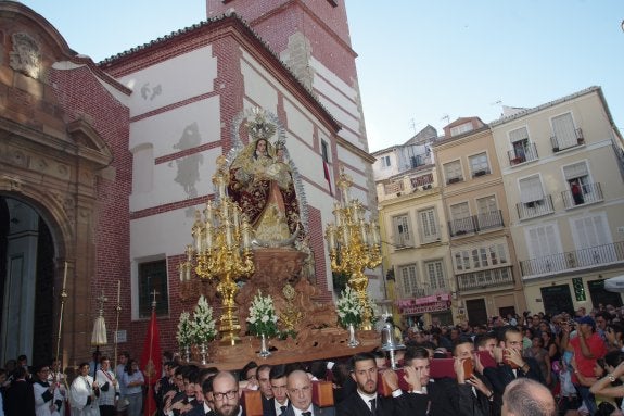 LA VIRGEN DE LOS REMEDIOS, POR EL CASCO ANTIGUO