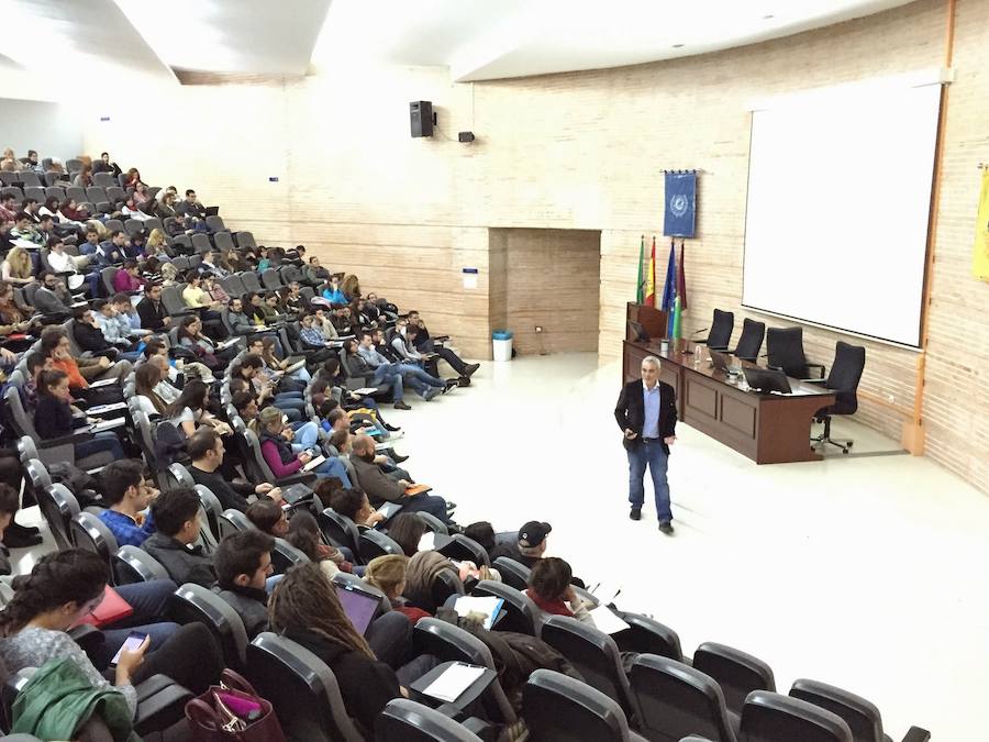 Google regresa a la UMA para ayudar a los estudiantes a buscar empleo o montar su propio negocio