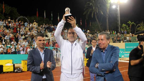 Costa saca de quicio a McEnroe