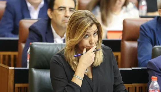 Susana Díaz anuncia que los empleados públicos andaluces recuperarán 35 horas semanales