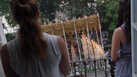 La Virgen del Monte Calvario recorre en procesión la Victoria por su 75º. aniversario