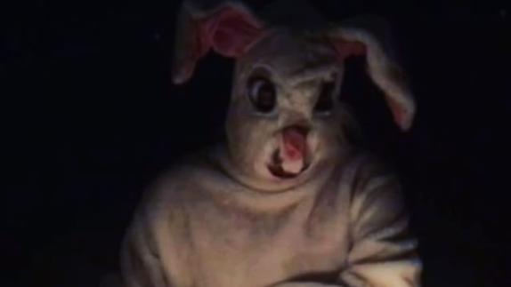 El 'Conejito Malo' de Instagram se quita la máscara