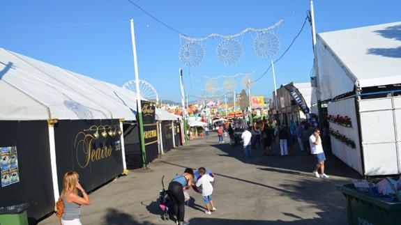La Guardia Civil se incauta de 4.000 dosis de gas de la risa en dos casetas de la Feria de Nerja
