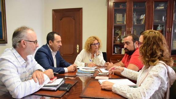La Junta agilizará los trámites para poner en marcha los proyectos de Nerja acogidos a los fondos europeos
