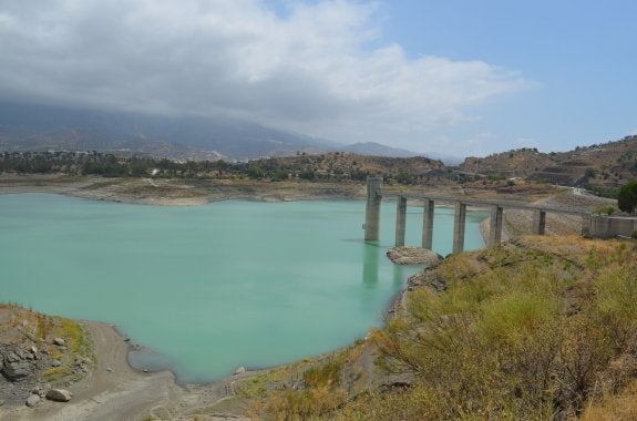 El agua almacenada en los embalses de Málaga permitirá atender todos los usos un año