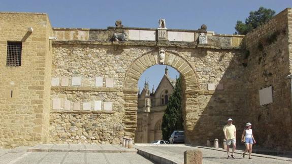 La estrategia DUSI 'Caminito del Rey' rehabilitará el Arco de los Gigantes de Antequera