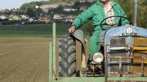 Muere un hombre tres días después de casarse atropellado por un tractor conducido por su padre