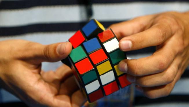 El cubo de Rubik se resuelve en Málaga
