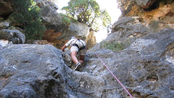 El Chorro acoge este sábado el III Rally de Escalada '12 horas' con 34 equipos participantes