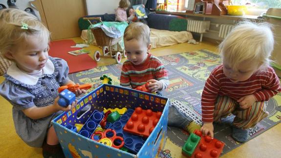 Los niños de 0 a 3 años: mejor en el ‘cole’ que en casa