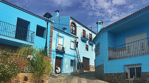 Júzcar renueva su azul