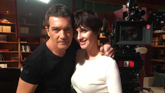 Antonio Banderas se parte la cara por Paz Vega