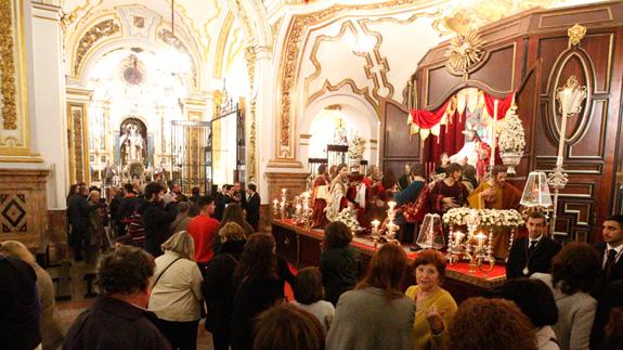 Málaga, a los pies de sus Cristos