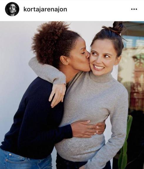 Elena Anaya luce embarazo junto a su novia