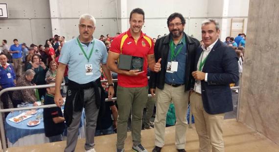España impone su rigor defensivo y derrota con autoridad a Uruguay