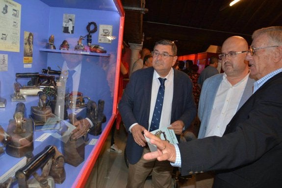 EXPOSICIÓN DE PLANCHAS ANTIGUAS EN TORRE DEL MAR
