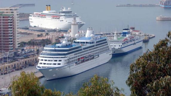 El puerto de Málaga supera los 366.000 cruceristas hasta octubre