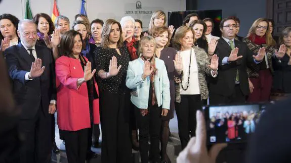 Susana Díaz ve compatible ser presidenta de la Junta y secretaria general del PSOE