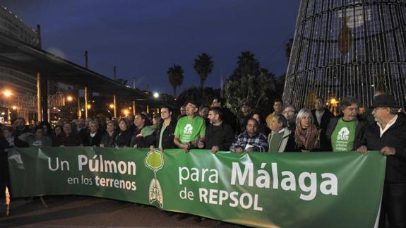 Primera movilización en la calle para pedir un bosque en los terrenos de Repsol