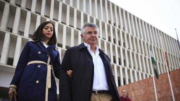 El Tribunal del caso Malaya autoriza la venta de tres armas de fuego de Roca