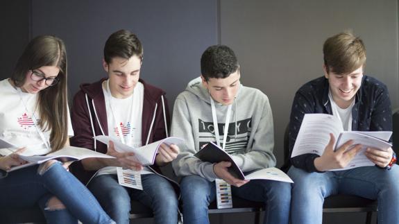 Más de 1.600 jóvenes andaluces se presentan para conseguir una beca de la Fundación Amancio Ortega