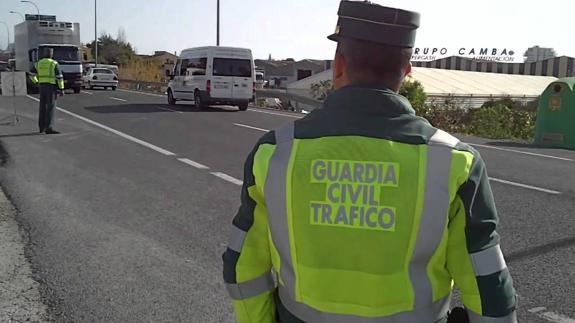 El conductor de un autobús escolar da positivo en cocaína con 40 escolares a bordo