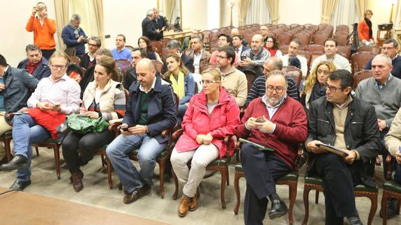 Los alcaldes culpan de los daños a la suciedad en los ríos y la Junta lo achaca a las lluvias «históricas»