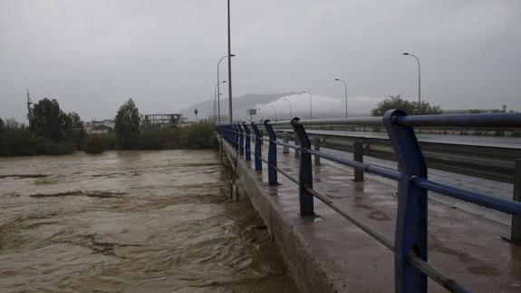 El alcalde descarta financiar el puente de la Azucarera y urge una solución a Estado y Junta