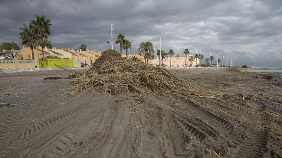 Costas ayudará a los pueblos afectados para limpiar las playas tras las inundaciones