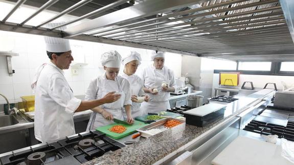 Ciudadanos reclama la apertura total de las escuelas de La Cónsula, La Fonda y Ciomijas