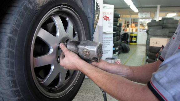 Los empresarios piden soluciones contra la «lacra» de los mecánicos pirata