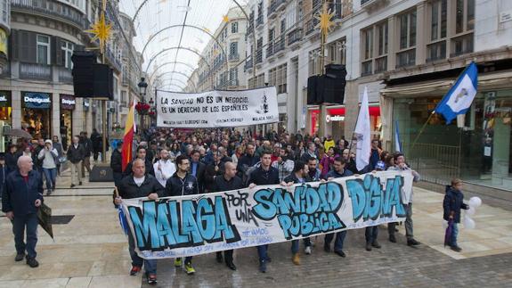 Susana Díaz anuncia un plan para dar estabilidad a 15.000 interinos de la sanidad andaluza