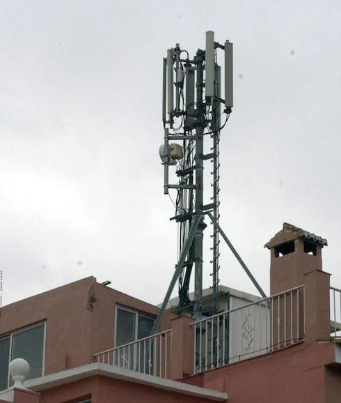 El TSJA anula las limitaciones para instalar antenas de telefonía junto a colegios