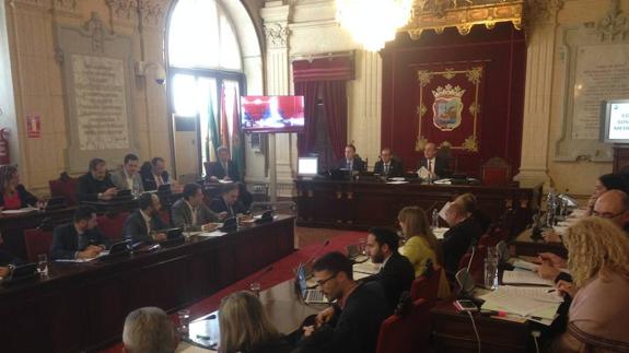 El pleno aprueba resolver el convenio de Hoyo Esparteros por ausencias del PP y equivocaciones