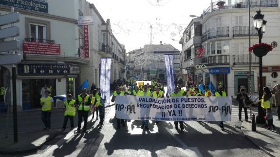 PROTESTA DE LA POLICÍA VELEÑA SOBRE DERECHOS LABORALES