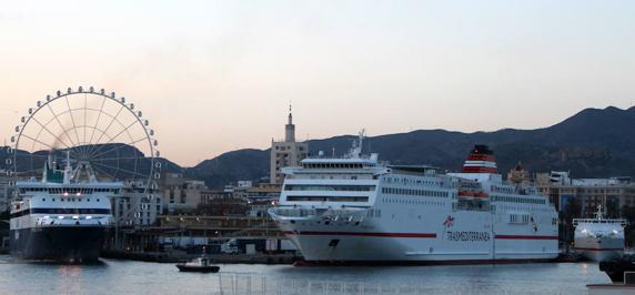 Tres melilleros coinciden por primera vez en el Puerto en una imagen inédita