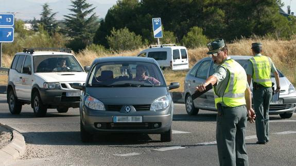 Tráfico, a la caza de camiones y furgonetas con fallos en los frenos y suspensión en Málaga