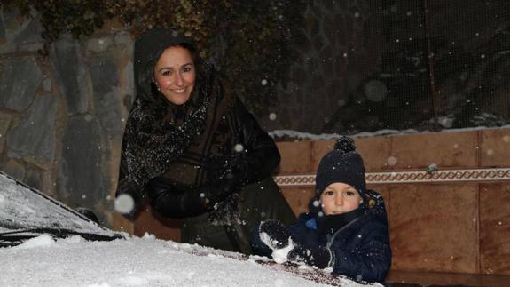 'Peregrinación' a la Fuente de la Reina: "Es la primera vez que veo nevar"